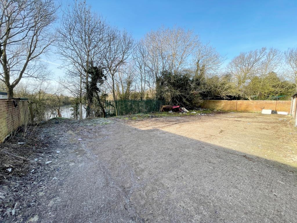 Lot: 104 - TWO PARCELS OF LAND WITH PLANNING FOR GARAGES AND BOLLARD PARKING SPACES - Land with planning for 2 garages in London Colney going to auction